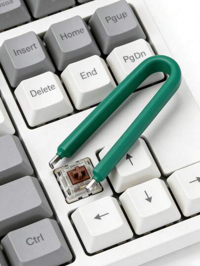 1Pc Retro Light Luxury Green Leather Mechanical Keyboard Switch Puller Keycap Remover Tool For Mechanical Keyboard Customization Cleaning Maintenance Premium Baking Paint Detail Anti-Scratch Non-Slip Grip Allergy-Resistant Washable Fade-Proof For Home Gaming Setup Office Workstation Keyboard Upgrade DIY Keyboard Modification Holiday Gift For Gamers Colleague Friend Classmate Junior Boyfriend Husband Exquisite Gift Box Packaging High-End Practical Computer Accessory