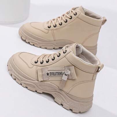 Flipark 一双女士四季通用高帮靴，厚底设计拉长腿部线条，功能性标签，春秋季可搭配裤装，冬季可作为保暖腿套，夏季可搭配短裤，通勤及日常穿着皆宜。