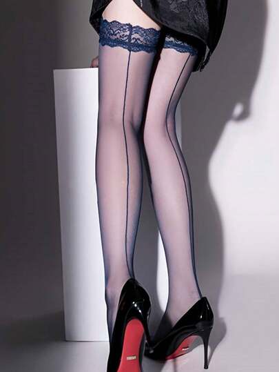 女士性感过膝长袜，JK风格及膝袜，暗黑朋克亚文化风交叉黑色过膝袜，哥特式修身长袜，女士过膝袜，适合居家休闲、购物、户外约会、轻度运动，可作为情人节、圣诞节、感恩节礼物，春、夏、秋、冬四季皆宜。