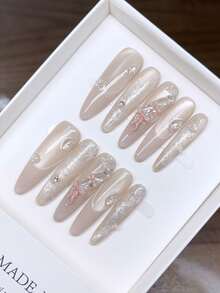 Móng tay giả thủ công tinh xảo với gót cao thanh lịch; Móng tay kiểu Pháp màu hồng vẽ tay với họa tiết kim cương, Móng tay giả thủ công, Móng tay dán thủ công, Móng tay giả tự làm, Móng tay thủ công chất lượng cao, Thiết kế đơn giản, Móng tay giả che phủ tốt, Móng tay kiểu Y2K, Móng tay giả độc đáo và sáng tạo, Móng tay hàng ngày, Móng tay kiểu dáng hiện đại dễ thương, Dùng hàng ngày, Có thể tháo rời và tái sử dụng, Móng tay dán thủ công. - Nhiều màu - Xem 13