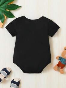 “我的第一个圣帕特里克节”男女宝宝连体衣，柔软短袖三角连体衣 - 黑色 - 查看 3