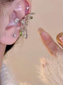 1 Pair Elegant Butterfly Wing Ear Cuff Earrings, Fairy Design, Fashionable Earrings For Women Without Pierced Ears - Silver - View 3