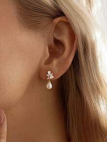 14K镀金CZ珍珠新娘耳环，低过敏镀金耳环，优雅新娘珍珠首饰，女士款 - 鋯石珍珠吊墜耳環 - 查看 2