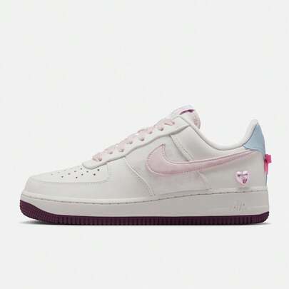 Nike 女款 WMNS AIR FORCE 1 '07 休闲运动鞋，低帮 IQ4937-161