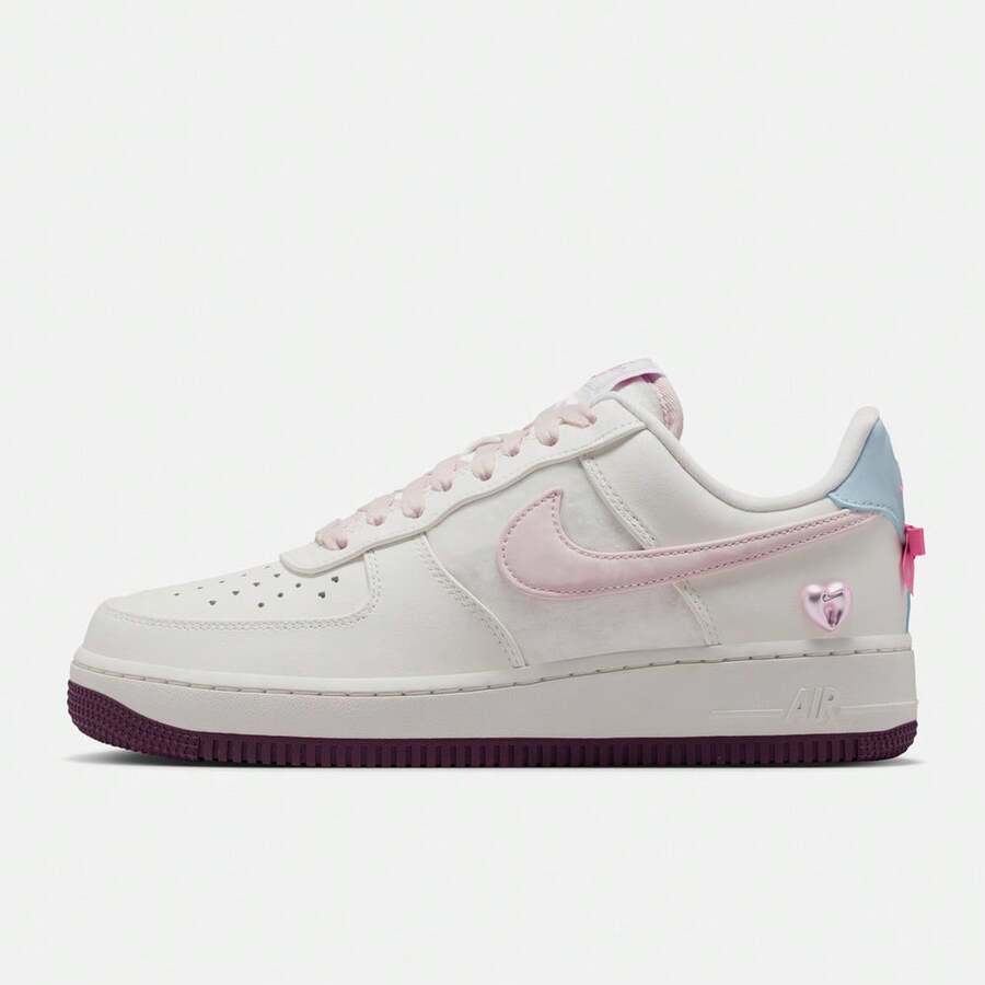 Nike 女款 WMNS AIR FORCE 1 '07 休闲运动鞋，低帮 IQ4937-161 - 白色 - 查看 1