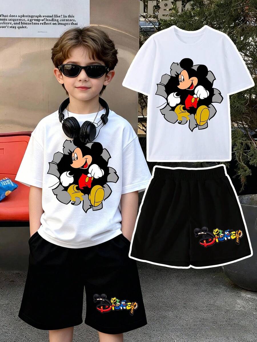Disney Short-Sleeve T-Shirt And Shorts Summer Set Featuring A Mickey Mouse Cartoon Print On The T-Shirt And A Disney Logo Print On The Shorts, This Soft And Comfortable Fabric Makes It Perfect For Spring And Summer. This Two-Piece Boys' Set Offers A Cool Look Ideal For Everyday School, Shopping, Or Travel-And Makes A Great Gift For Boys. - 白色+黑色 - 查看 1