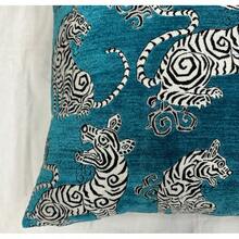 Chinese Tiger Pillow-Velvet Tiger Pillow Cover-Tiger Pillow-Teal Velvet Pillow-Blue Tiger Pillow-Prussian Blue Pillow-Pillow Sham-Made In US - Trắng - Xem 3