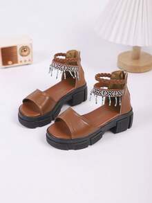 1 đôi sandal cao gót thời trang bằng da PU cho bé gái, kiểu dáng trơn màu, có tua rua, phù hợp với phong cách đường phố sành điệu của các bé gái, sandal cao gót thời trang. - màu nâu - Xem 4