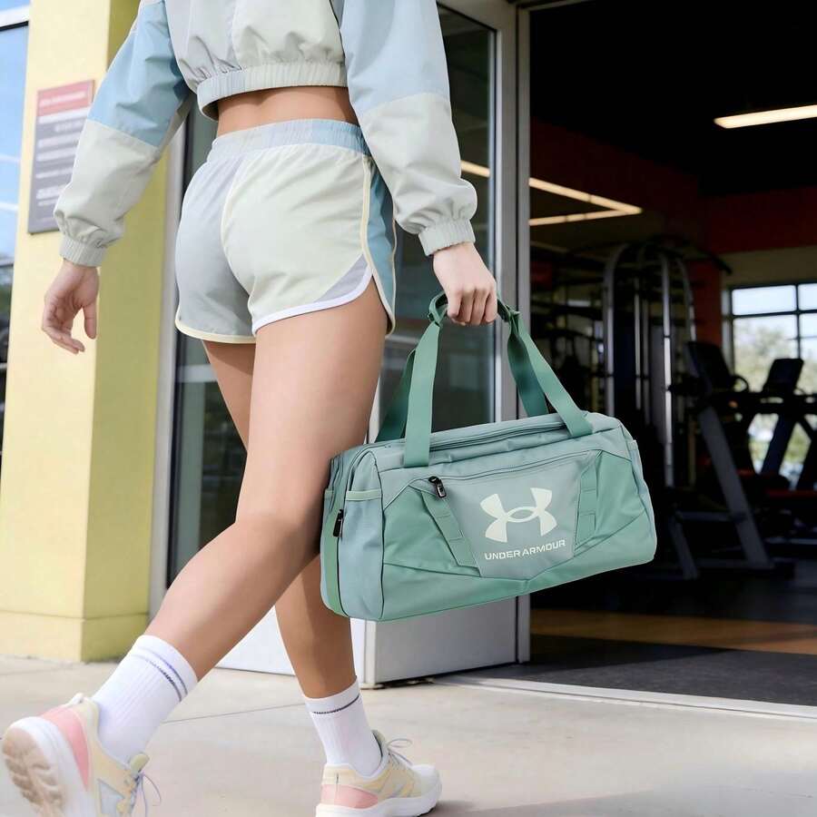 Under Armour 男女通用 UA Undeniable 5.0 Duffle XS 包，大容量运动包，户外旅行收纳包，斜挎包，型号 1369221-348 - 綠色 - 查看 1