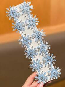 Women's Blue 3D Snowflake Hair Clip, Elegant Winter Style, Suitable For Daily Looks Or Holiday Parties, Adds Romantic Winter Vibe, Also Makes A Great Gift For Women, Women's Hair Accessory, Women's Fashion Accessory, Gift For Her, Claw Clips, Hair Barrettes, Hair Accessories For Women, Head Accessories, Hair Slide - Multicolor - View 3