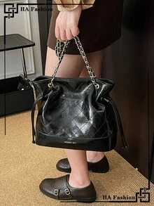 1pc Quilted Shoulder Bag, Fashion Rhombus Pattern Women's Handbag With Metal Pendant Chain Strap, Crossbody Bucket Bag - Black - View 1