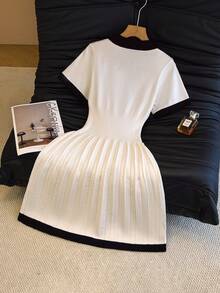 春夏女士 Polo 领短袖褶皱连衣裙，时尚优雅撞色收腰修身针织连衣裙 白色 - 白色 - 查看 3