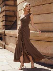 Elegant Pleated Halter Bridesmaid Dress, Made Of Highly Elastic Fabric - Brown - View 9