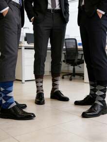 LAOPAO 3双男士商务袜，经典菱格纹图案，展现英伦绅士风范，适合搭配西装和皮鞋，高弹透气面料，吸湿排汗，时尚商务休闲袜 - 彩色 - 查看 4