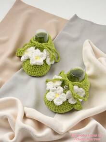 1 Pair Handmade Crochet Infant Prewalker Shoes, Green & White Daisy Flower Pattern With Yellow Center, Soft Knitted - Green - View 9