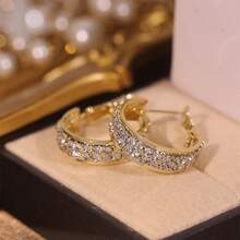 Pair Of Fashionable Hoop Earrings With High-End Feel, Versatile And Unique Earrings, Gold Full Diamond Wide Version Ear Clips, Light Luxury Sparkling Diamond High-End Earrings, Suitable For Daily Life, Banquets/Parties, Weddings, Travel, Vacations, Music Festivals, Beaches, Celebrating Festivals And Other Occasions, Perfect Valentine's Day Gift, Gift Earrings - 金黃色 - 查看 6