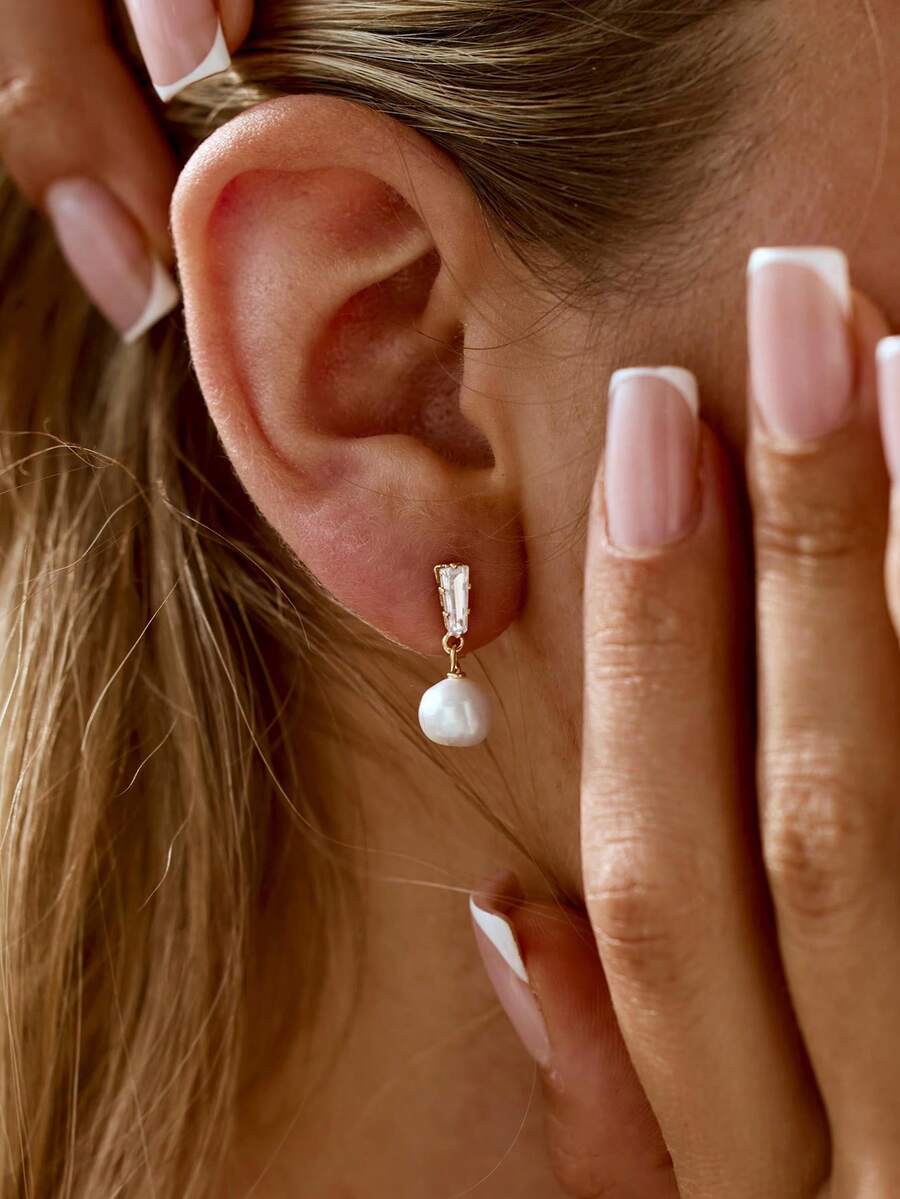 Bông tai cô dâu mạ vàng 14K đính ngọc trai CZ, bông tai mạ vàng ít gây dị ứng, trang sức ngọc trai thanh lịch cho cô dâu trong ngày cưới.