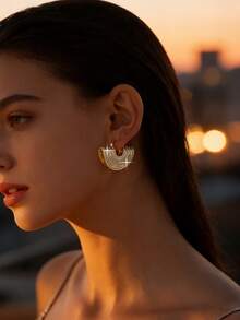 一对奢华夸张的U形立方氧化锆耳环，适合日常通勤、情人节佩戴以及派对场合。 - 金黃色 - 查看 2