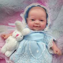 Mire&Mire 7英吋/18cm 真實感手工新生兒娃娃 全身柔軟實心矽膠 Reborn 娃娃 女孩款 藍色洋裝套裝 可愛手工 Reborn 娃娃 完美聖誕生日禮物（附隨機配件） - 藍色 - 查看 5