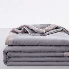 1件装平边夏季被/空调被，采用大豆纤维和聚酯纤维填充，适合家庭卧室、客厅、酒店旅行使用，可机洗。 - 灰色 - 查看 8