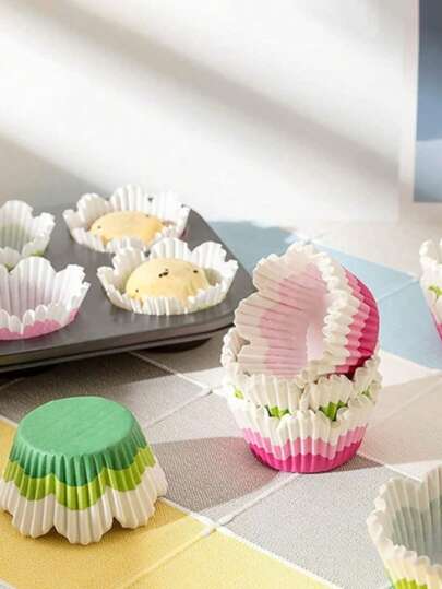 100 chiếc giấy lót bánh cupcake hình hoa, cốc nướng bánh hoa mùa xuân/hè, giấy lót bánh cupcake cánh hoa màu hồng/tím/vàng, thích hợp cho đám cưới mùa xuân, tiệc cưới, tiệc trà sinh nhật.