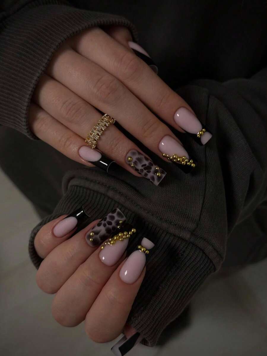 24片长方形豹纹法式美甲贴片，饰有豹纹元素和金色珠饰，包含：1片果冻胶和1个指甲锉，适合女性和女孩日常佩戴、锐舞派对等场合。 - 彩色 - 查看 1