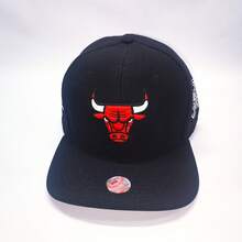 Men's Flat Brim Closed Basketball Cap With Embroidery, Adult Urban Style - 模型 2 - 查看 3