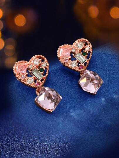 一对甜美水钻装饰玫瑰金镀层心形几何吊坠耳钉，情人节节日珠宝礼物