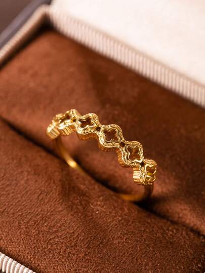 1枚18K镀金不锈钢极简镂空四叶草戒指，表面光滑，百搭饰品，适合女性日常佩戴