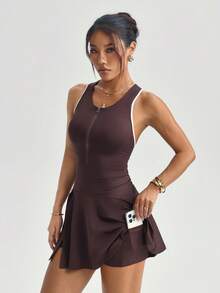 [Conjunto deportivo dulce y picante de 2 piezas] Vestido con cremallera y espalda descubierta marrón oscuro + Conjunto de pantalones cortos ajustados para el verano - Café integral - Ver 4