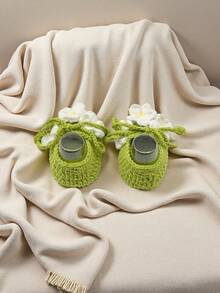 1 Pair Handmade Crochet Infant Prewalker Shoes, Green & White Daisy Flower Pattern With Yellow Center, Soft Knitted - Green - View 7