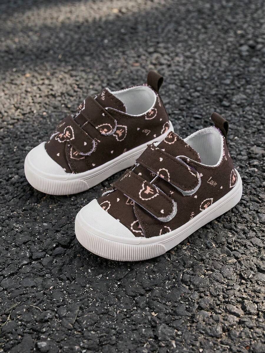1双女童咖啡色帆布鞋，印有字母和爱心图案，双魔术贴设计，柔软平底，易于穿脱，圆头，甜美可爱风格，适合日常户外活动、运动、朋友聚会以及上学/情人节穿着（图案随机） - 咖啡棕 - 查看 1