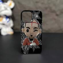 Personaje animado con un estilo y fondo geniales. Esta elegante funda es compatible con los modelos  17, 16, 15, 14 Pro Max, 13, 12, 11, XR y XS Plus. Fabricada en TPU flexible, resistente a golpes y arañazos, ofrece una excelente protección contra caídas y un agarre cómodo. Es un regalo ideal para familiares, amigos y seres queridos, y una opción perfecta para festivales. - Negro - Ver 2