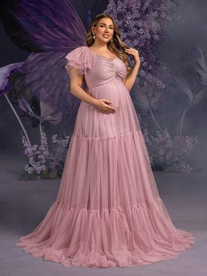 Faeriesty 优雅孕妇加大码浅粉色不对称领口长款派对礼服 | 薄纱网纱面料，多层荷叶边，胸前褶皱设计，尽显女性柔美气质，是春季婚礼、母亲节庆祝活动的完美之选