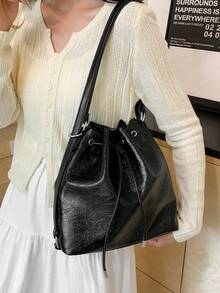 Bolso de cubo con cordón plisado, elegante y único para mujeres; una mochila de estilo moderno con tela plisada exquisita, un bolso cruzado de estilo sencillo y versátil de color negro puro con correas ajustables - Negro - Ver 3