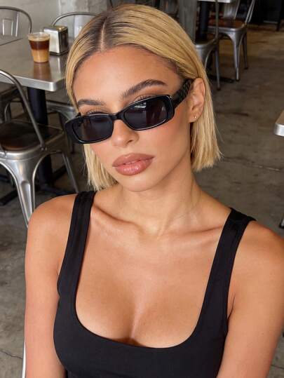 复古长方形小框黑色时尚眼镜，塑料材质，休闲装饰日常佩戴时尚眼镜，男女皆宜