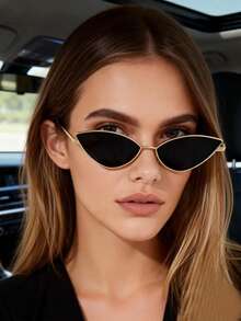 一副猫眼金属小框时尚眼镜，男女通用，适合驾驶、街头摄影、度假、日常佩戴 - 金色和灰色 - 金色 - 查看 8