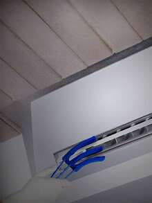 1pc Window Cleaning Brush, Easily Cleans Crevices And Dust, Wipes Glass/AC Vents/Window Tracks, One-Click Cleaning Without Disassembly Or Washing, Non-Damaging To Blades, Essential Cleaning Tool For The Slouchy - None - View 4