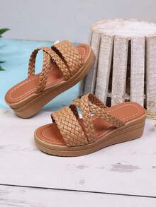 1 Pair Kids/Teens Girls Wedge Heel Criss-Cross Woven Hollow Textured Fashion Beach Sandals - Brown - View 1