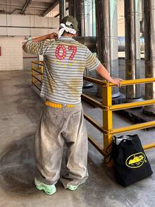 男士字母及复古徽章条纹Polo衫，宽松版型，简洁学院风街头风短袖 - 彩色 - 查看 2