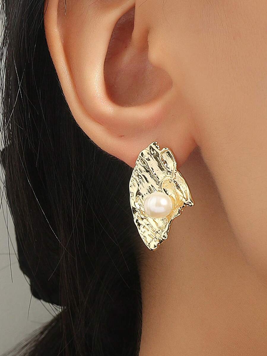 1 Pair Asymmetrical Geometric Metal Crafted Casual Everyday Wear Earrings For Women - Gold - View 1