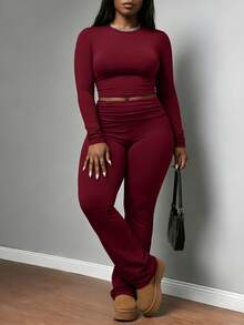Valentine's Day, Casual Date Night Outfit, Gifts For Her Plus-Size Women's Sleek Two-Piece Set With Long Sleeve Crew Neck Crop Top And High-Waisted Flare Pants For Daily Wear - 酒紅色 - 查看 3
