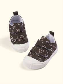 1双女童咖啡色帆布鞋，印有字母和爱心图案，双魔术贴设计，柔软平底，易于穿脱，圆头，甜美可爱风格，适合日常户外活动、运动、朋友聚会以及上学/情人节穿着（图案随机） - 咖啡棕 - 查看 4