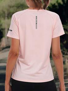 T-shirt de sport pour femmes, en tissu mélangé de polyester élastique léger, convenant au printemps et à l'été, avec une haute solidité des couleurs, un t-shirt décontracté de base à manches courtes. T-shirt de sport à séchage rapide et élastique à col rond pour l'été, convenant à l'entraînement de fitness, l'exercice, la course et la salle de gym comme Top de sport de base. Rose - Rose bonbon - Voir 2