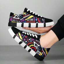 男士休闲酷炫涂鸦印花滑板鞋，轻便防滑低帮运动鞋，四季皆宜 - 黑色 - 查看 3