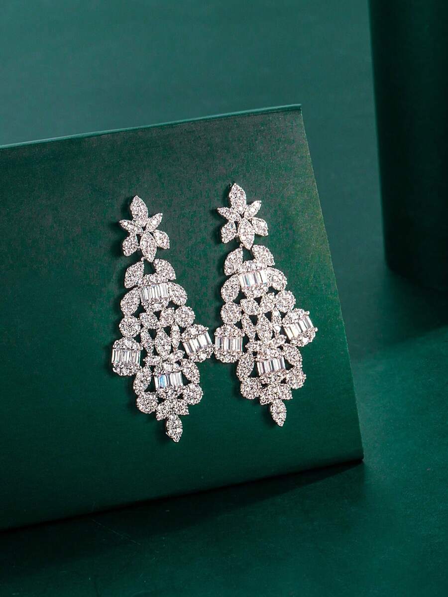 一对奢华女士立方氧化锆耳环，优雅珠宝礼品，适合约会、婚礼、派对、周年纪念日佩戴 - 銀色 - 查看 1