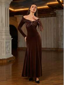女士高端长裙 - 露肩设计，长袖系带，丝绒/缎面面料，优雅性感，适合派对、婚礼和约会等场合。 - 咖色 - 查看 1