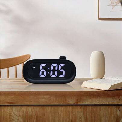 Reloj despertador digital pequeño para el dormitorio: brillo y volumen de alarma ajustables, fácil de usar, adecuado para la mesita de noche