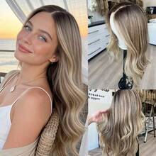 13x4 中分渐变棕色和金色合成蕾丝前假发，柔软长波浪发型，自然预修剪发际线和婴儿发。 - 彩色 - 查看 7