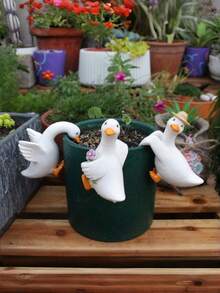 Cute Climbing Duck Planter Hanger, Hanging Garden Duck Sculpture Decor, Indoor/Outdoor Adorable Duck Art Decoration, Home Duck Decor, Yard Garden Balcony And Office Decoration, Valentine's Day Decor, Gift - Animal - View 4